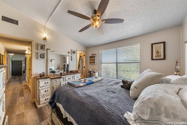 731 Mountain View Pl, Pipe Creek, TX 78063
