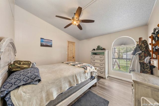 731 Mountain View Pl, Pipe Creek, TX 78063