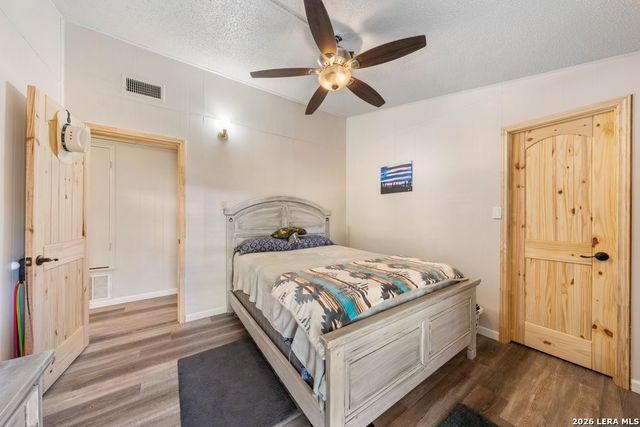 731 Mountain View Pl, Pipe Creek, TX 78063
