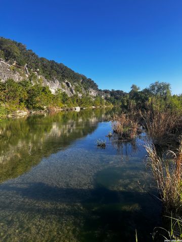 731 Mountain View Pl, Pipe Creek, TX 78063