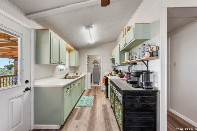 731 Mountain View Pl, Pipe Creek, TX 78063