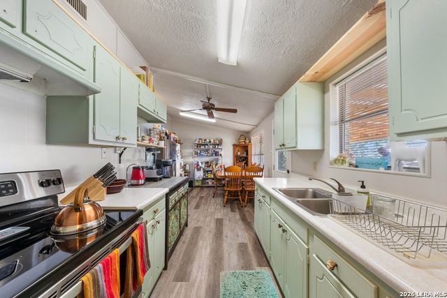 731 Mountain View Pl, Pipe Creek, TX 78063