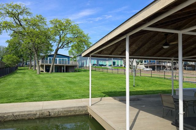 106 Blackfoot Trail, Lake Kiowa, TX 76240