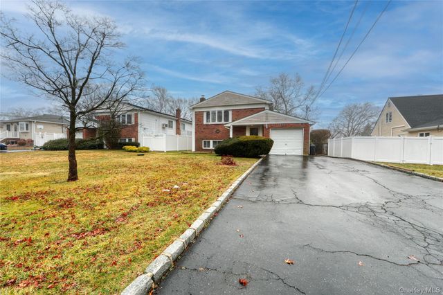 386 Southport Street, Ronkonkoma, NY 11779