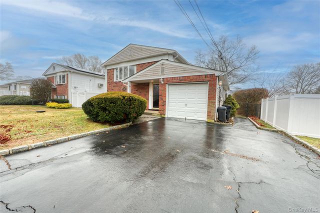 386 Southport Street, Ronkonkoma, NY 11779