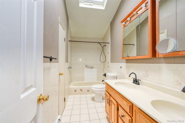 386 Southport Street, Ronkonkoma, NY 11779