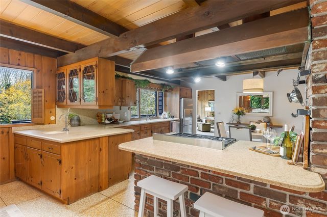 16521 NE 1st Place, Bellevue, WA 98008