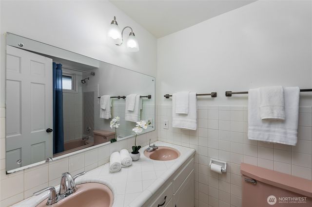 16521 NE 1st Place, Bellevue, WA 98008