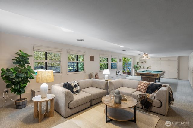 16521 NE 1st Place, Bellevue, WA 98008