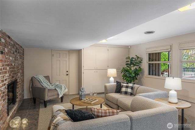 16521 NE 1st Place, Bellevue, WA 98008