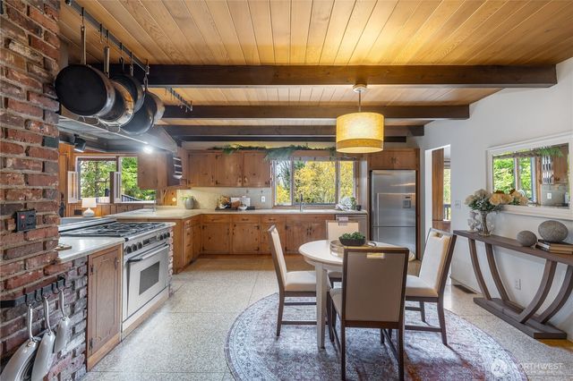 16521 NE 1st Place, Bellevue, WA 98008