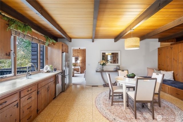 16521 NE 1st Place, Bellevue, WA 98008