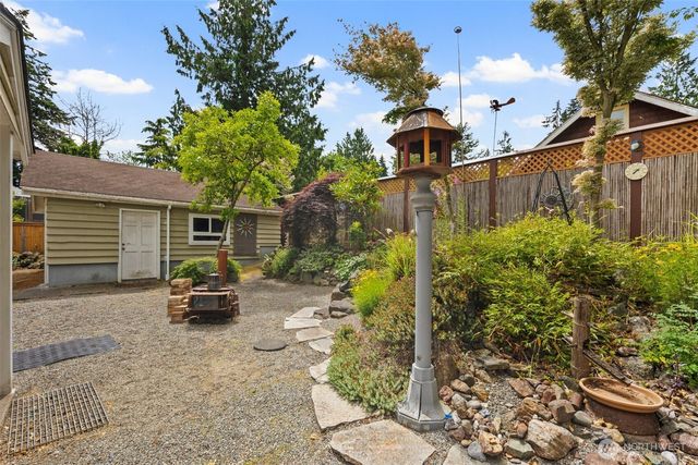 14023 Meridian Avenue N, Seattle, WA 98133