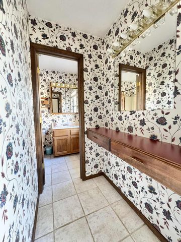 66400 E 253 Road, Grove, OK 74344