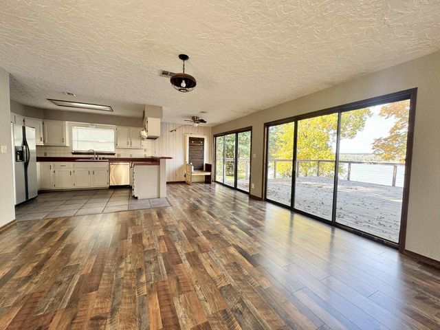 66400 E 253 Road, Grove, OK 74344