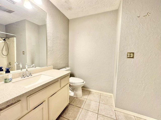 66400 E 253 Road, Grove, OK 74344