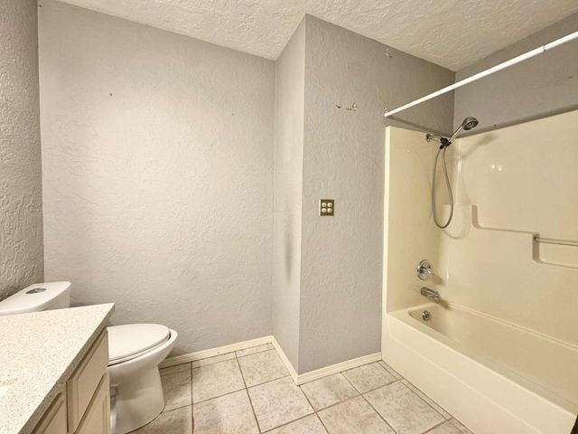 66400 E 253 Road, Grove, OK 74344