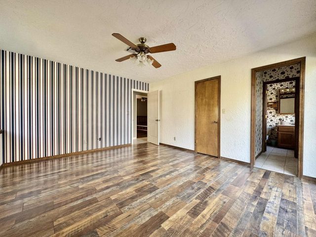 66400 E 253 Road, Grove, OK 74344