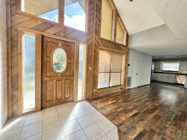 66400 E 253 Road, Grove, OK 74344