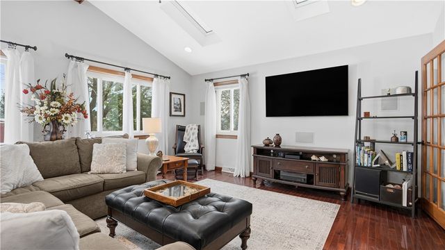 32 Herbst Rd, Kennedy Twp, PA 15108