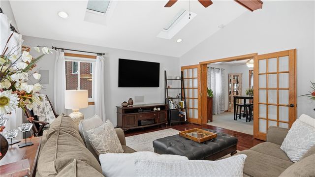 32 Herbst Rd, Kennedy Twp, PA 15108