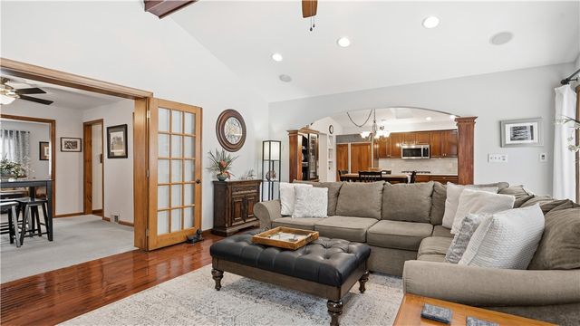 32 Herbst Rd, Kennedy Twp, PA 15108