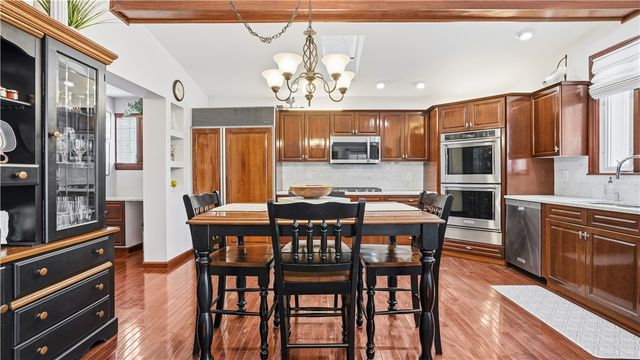 32 Herbst Rd, Kennedy Twp, PA 15108