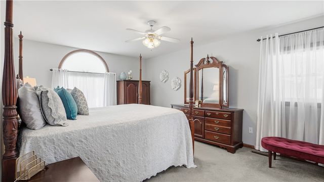 32 Herbst Rd, Kennedy Twp, PA 15108