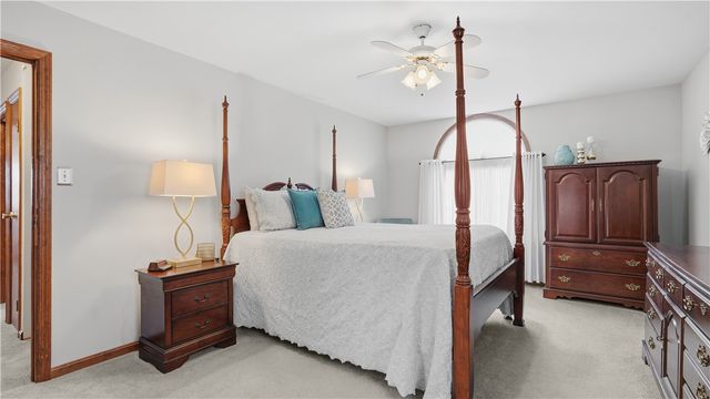 32 Herbst Rd, Kennedy Twp, PA 15108