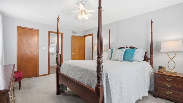 32 Herbst Rd, Kennedy Twp, PA 15108