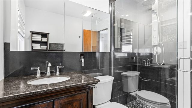 32 Herbst Rd, Kennedy Twp, PA 15108
