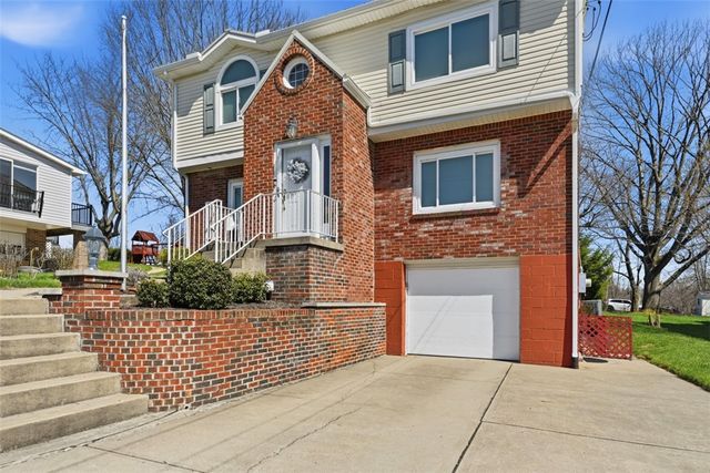 32 Herbst Rd, Kennedy Twp, PA 15108