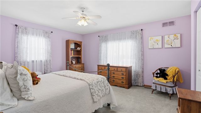 32 Herbst Rd, Kennedy Twp, PA 15108