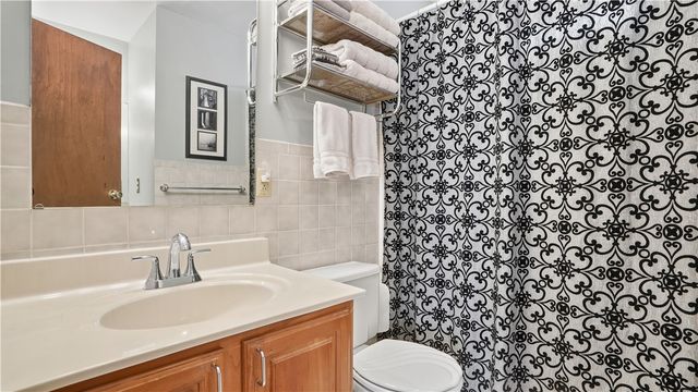 32 Herbst Rd, Kennedy Twp, PA 15108