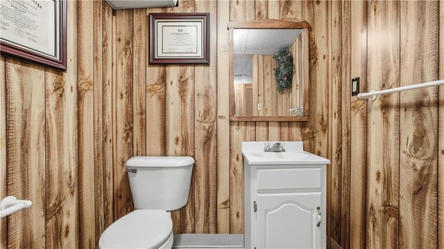 32 Herbst Rd, Kennedy Twp, PA 15108