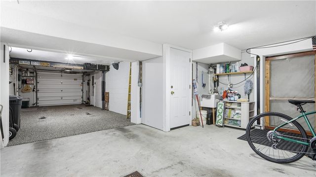 32 Herbst Rd, Kennedy Twp, PA 15108