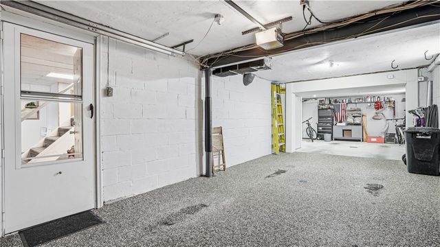 32 Herbst Rd, Kennedy Twp, PA 15108