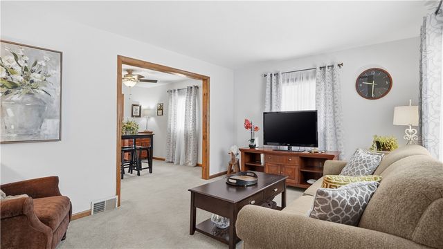 32 Herbst Rd, Kennedy Twp, PA 15108