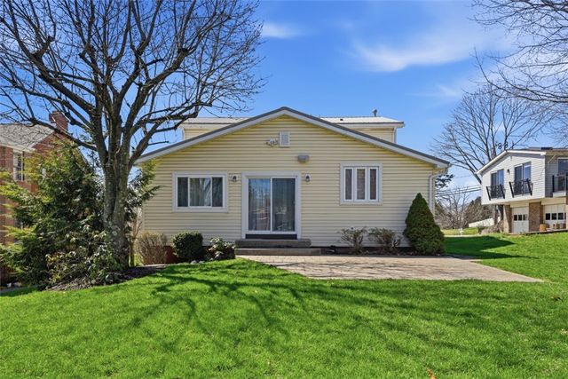 32 Herbst Rd, Kennedy Twp, PA 15108