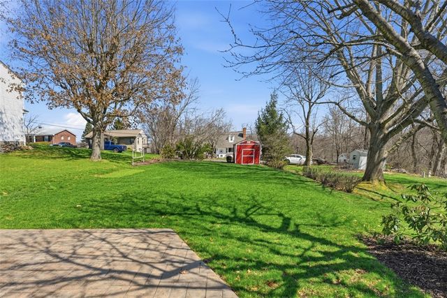 32 Herbst Rd, Kennedy Twp, PA 15108