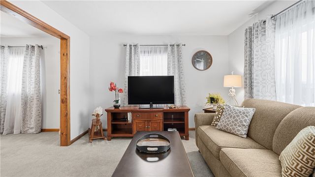 32 Herbst Rd, Kennedy Twp, PA 15108
