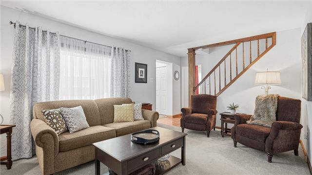 32 Herbst Rd, Kennedy Twp, PA 15108