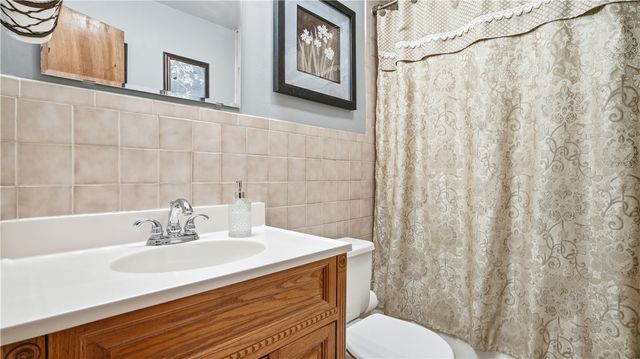 32 Herbst Rd, Kennedy Twp, PA 15108