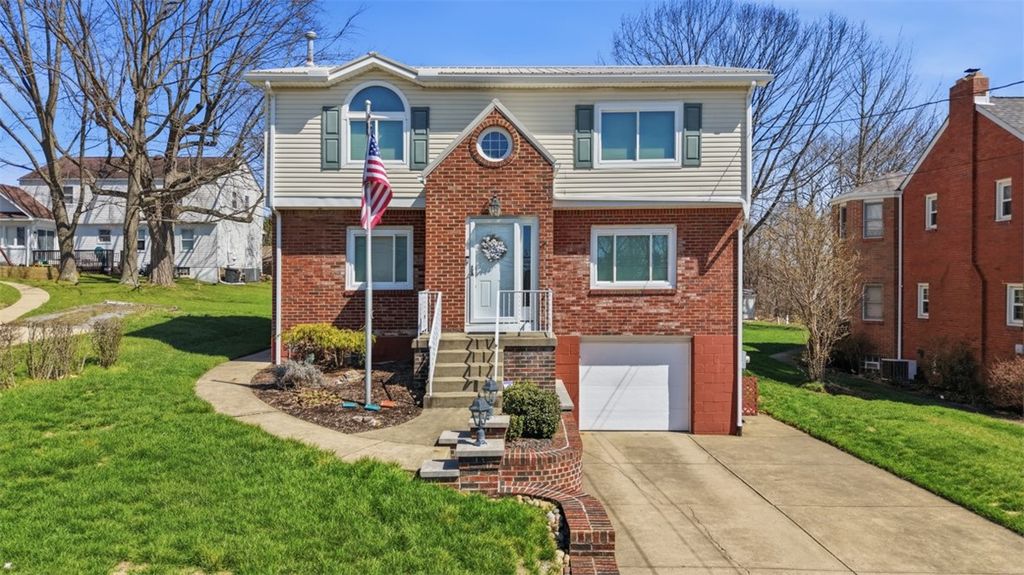 32 Herbst Rd, Kennedy Twp, PA 15108