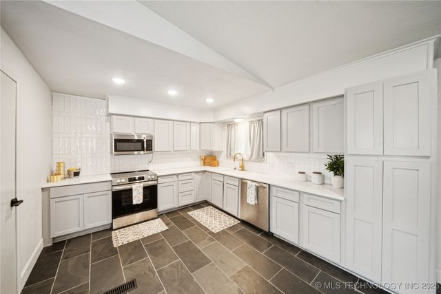 1317 N McFarland Place, Claremore, OK 74017