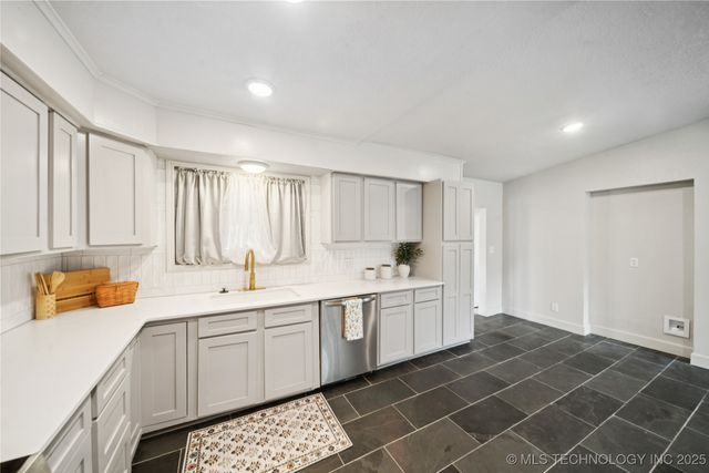 1317 N McFarland Place, Claremore, OK 74017