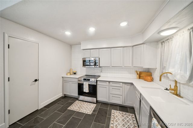 1317 N McFarland Place, Claremore, OK 74017