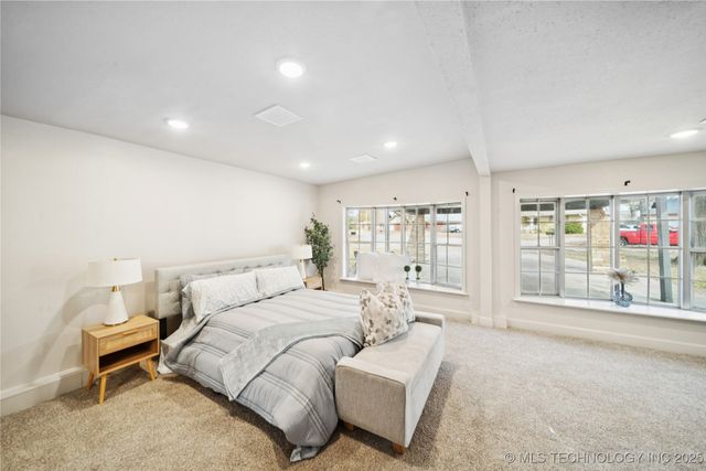 1317 N McFarland Place, Claremore, OK 74017