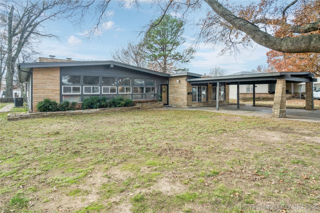 1317 N McFarland Place, Claremore, OK 74017