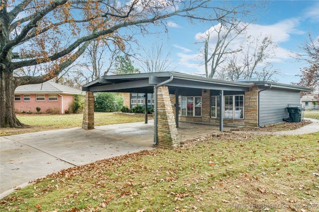 1317 N McFarland Place, Claremore, OK 74017